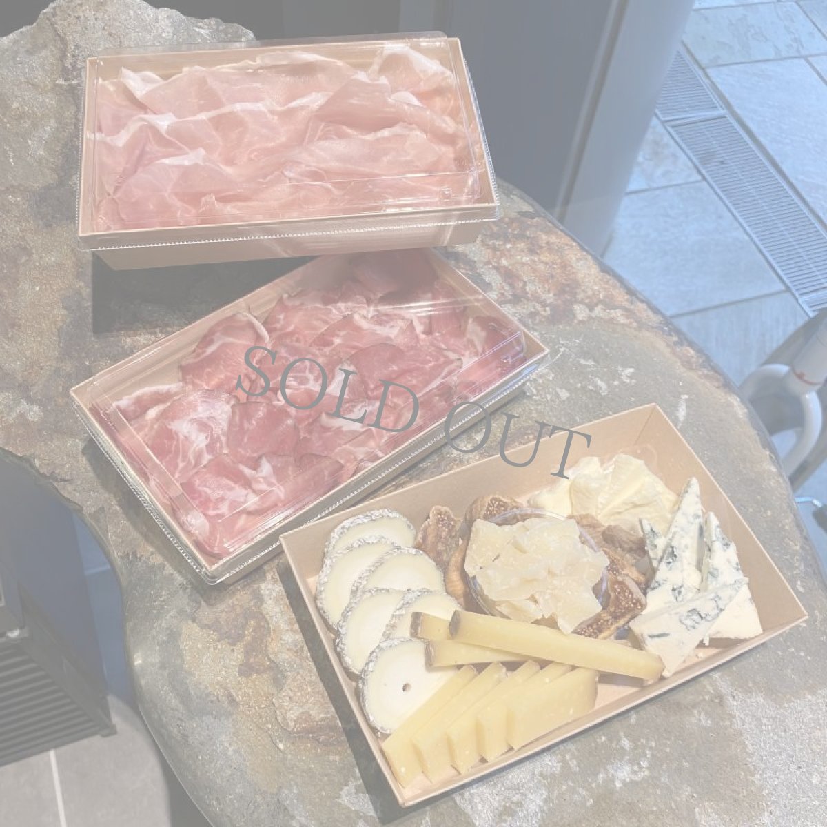 画像1: 【前日までのご予約必須、三軒茶屋店受取のみ】約６人前 チーズ & お肉プレート (1)
