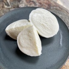 画像1: 【5/7(火)までのお届け限定！】モッツァレラ ディ ブーファラ カンパーナ＜MOZZARELLA DI BUFALA CAMPANA DOP＞ (1)