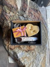 画像1: 〈発送〉バレンタイン2026ギフトボックス【チーズ＆サラミセット】2/10(火)〜2/15(日)お届け (1)