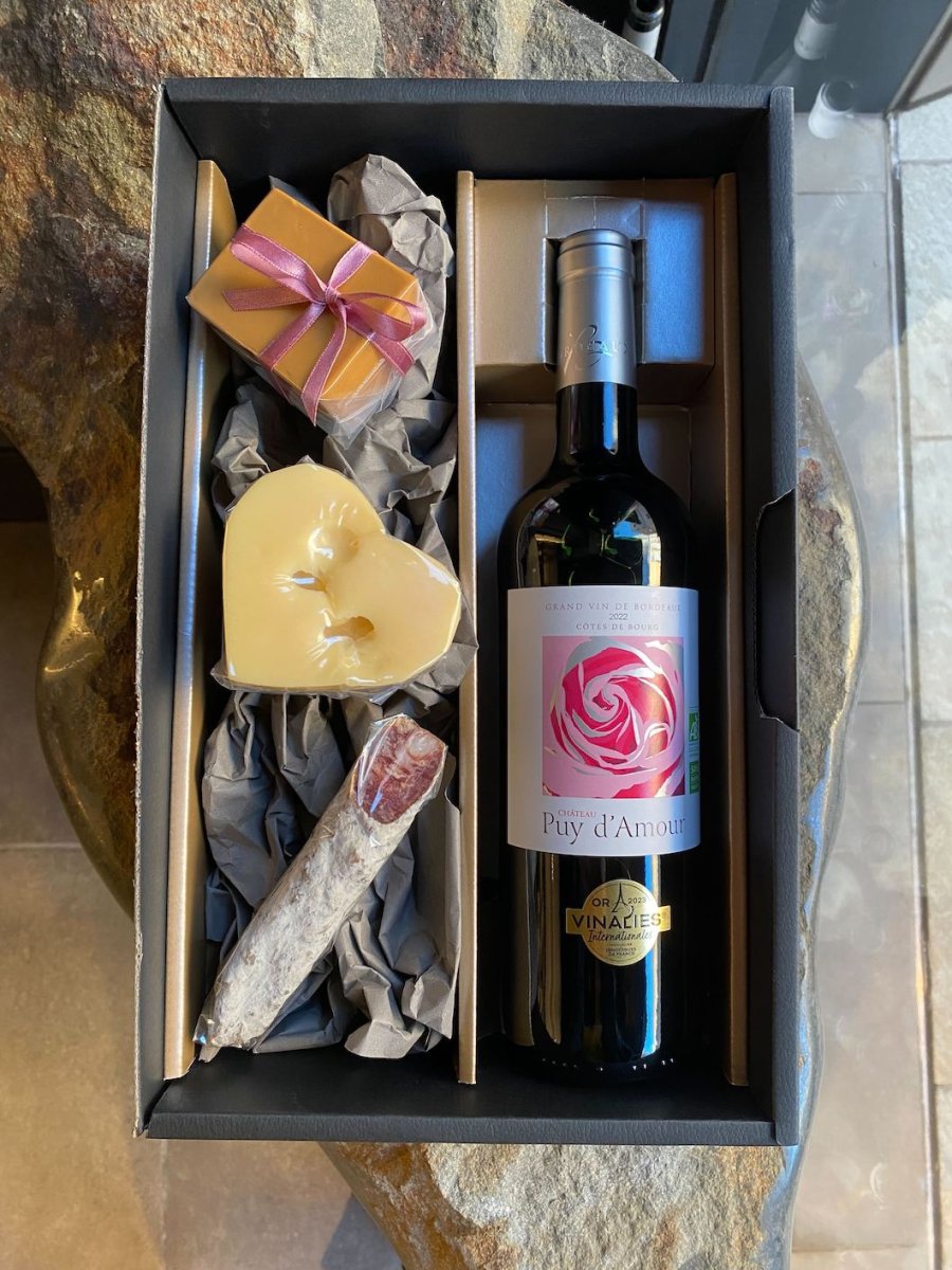 画像1: 〈来店受取〉バレンタイン2026ギフトボックス【チーズ＆サラミセットワイン付き】2/10(火)〜2/15(日)受け取り (1)