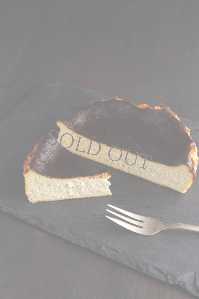 画像1: 【期間限定販売】MONS熟成ブルーチーズのバスクチーズケーキ ※他商品と同梱不可 (1)