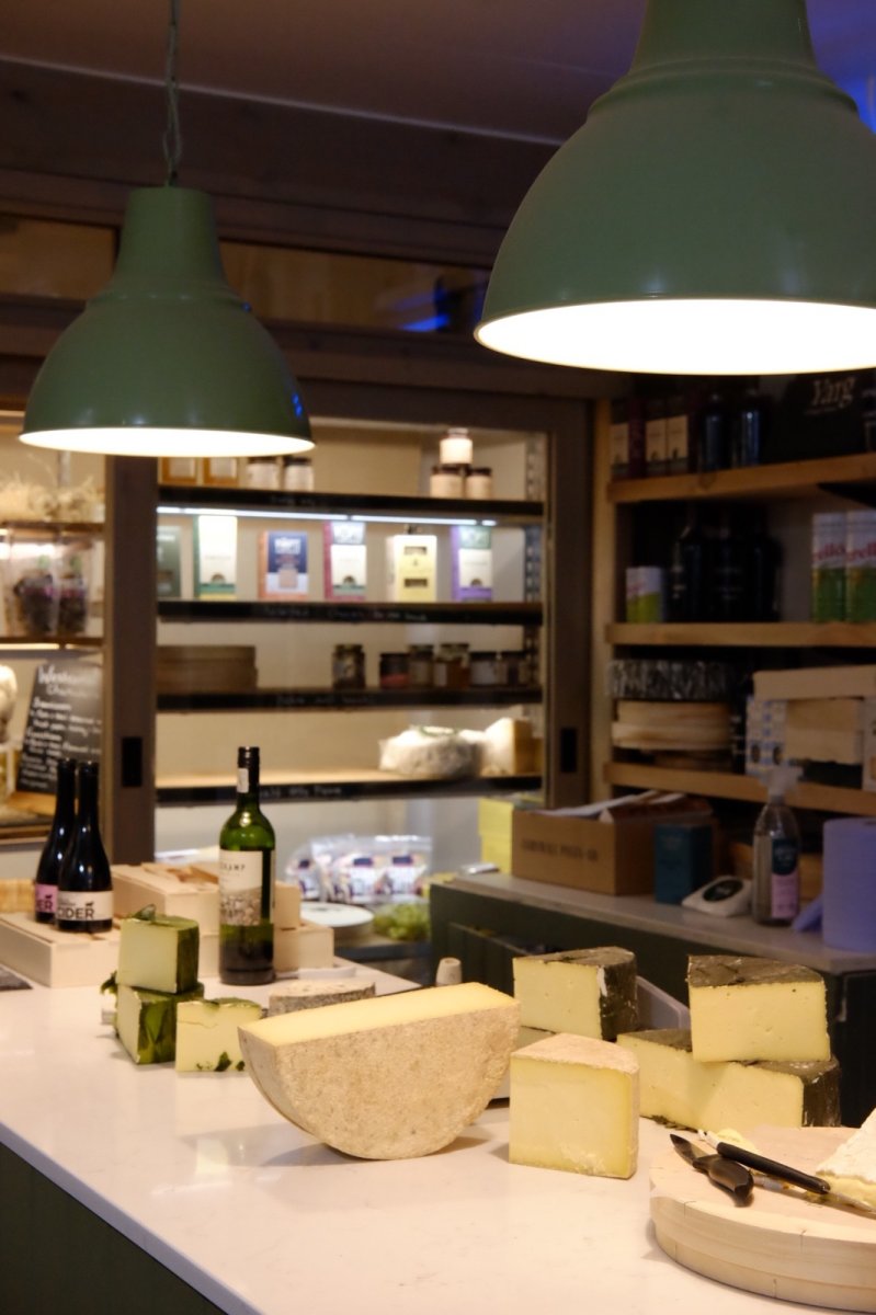 画像6: 《三軒茶屋本店》9/27(日) チーズ屋スタッフの長い夏休み 〜旅の話と、チーズプレートと、日曜アペロ (6)