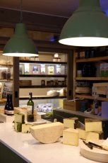 画像6: 《三軒茶屋本店》9/27(日) チーズ屋スタッフの長い夏休み 〜旅の話と、チーズプレートと、日曜アペロ (6)