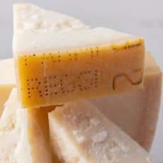 画像2: パルミジャーノ・レッジャーノ ２年熟成＜PARMIGIANO REGGIANO 2ANNI＞ (2)