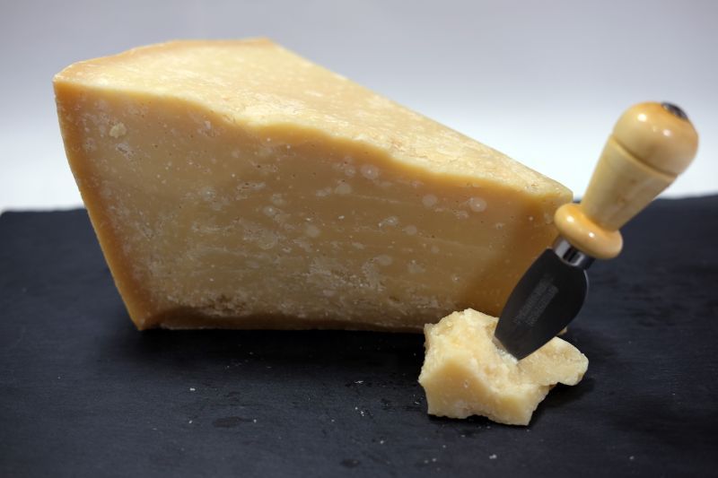 パルミジャーノ・レッジャーノ 3年熟成＜PARMIGIANO REGGIANO 3ANNI＞