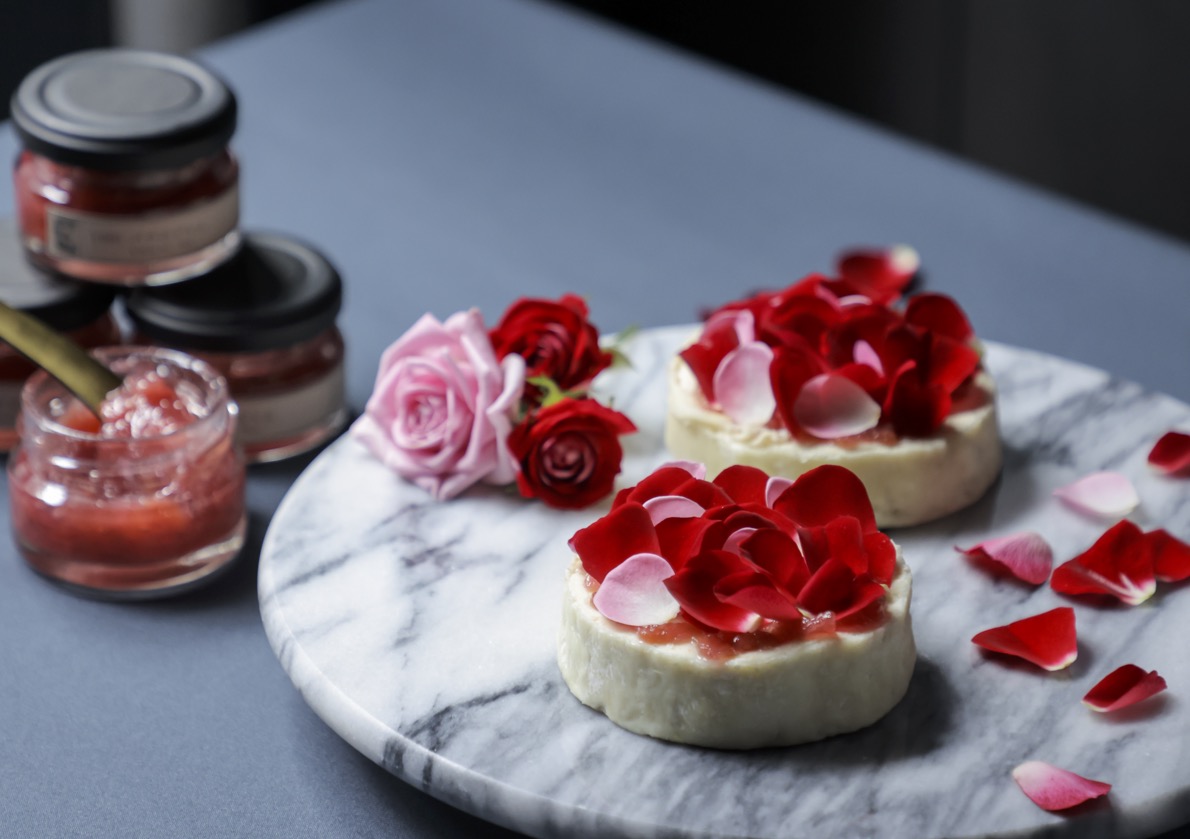 六本木ヒルズ店受け取り専用 Rose Cheese ローズチーズ お渡し日 22年4月1 金 3日 日 4月8 金 10日 日 ランマス チーズ専門店