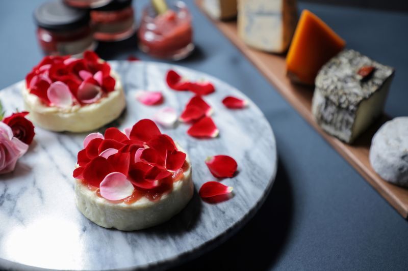 六本木ヒルズ店受け取り専用 Rose Cheese ローズチーズ お渡し日 22年4月1 金 3日 日 4月8 金 10日 日 ランマス チーズ専門店
